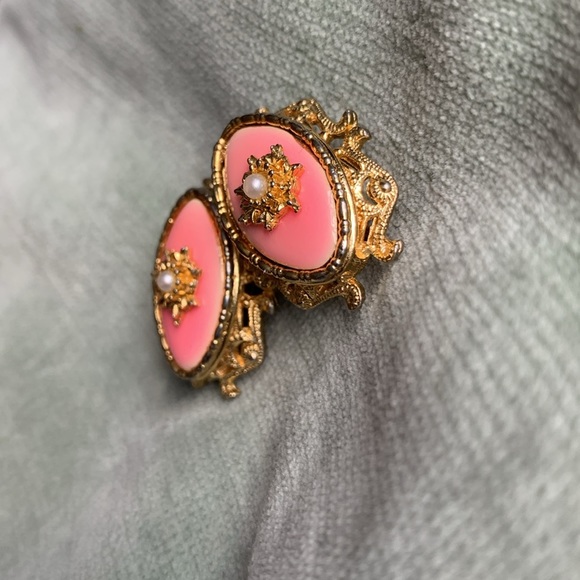 Vintage MOD earrings pink gold pearl enamel ornate clip on earrings - Picture 7 of 10